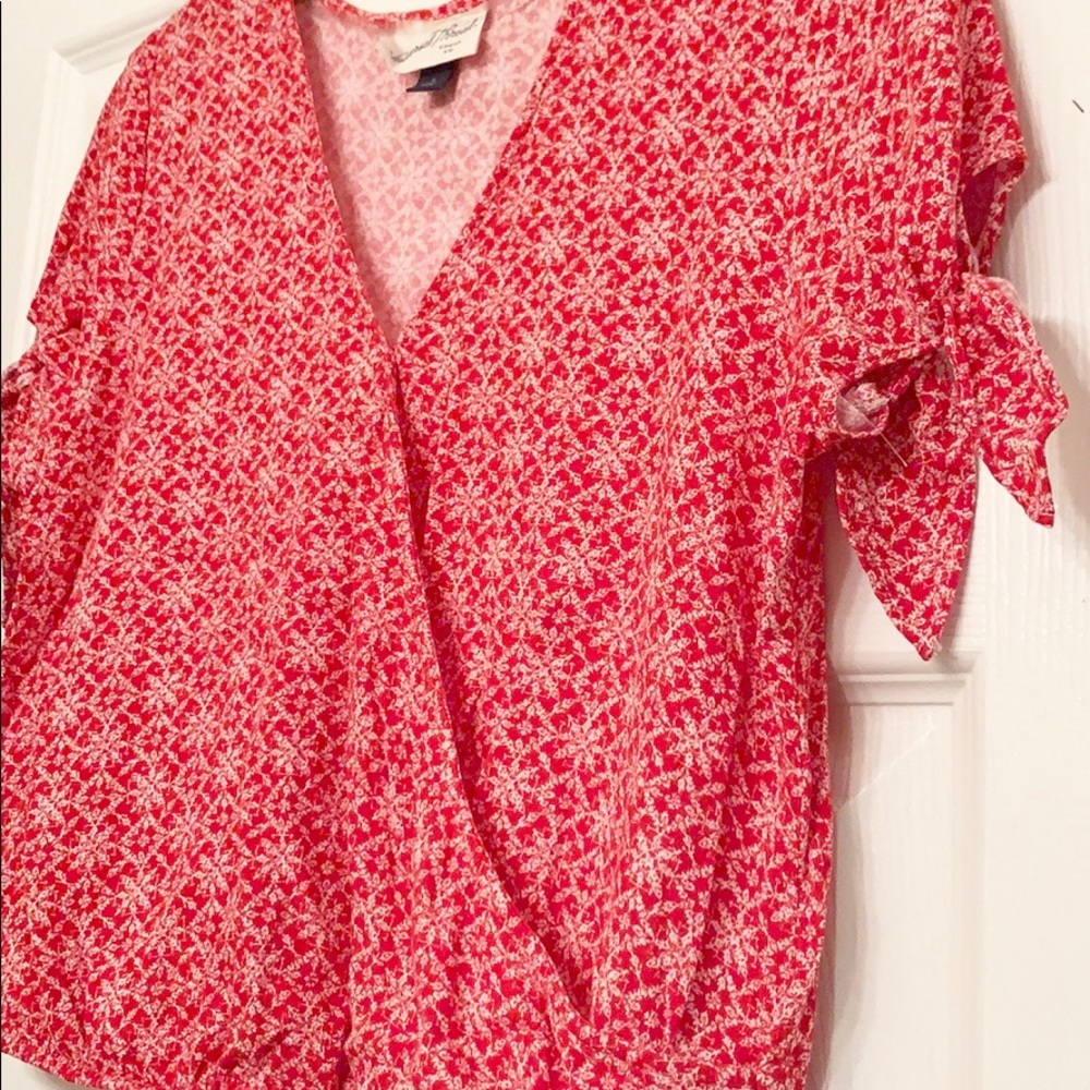 Cropped, wrap style top